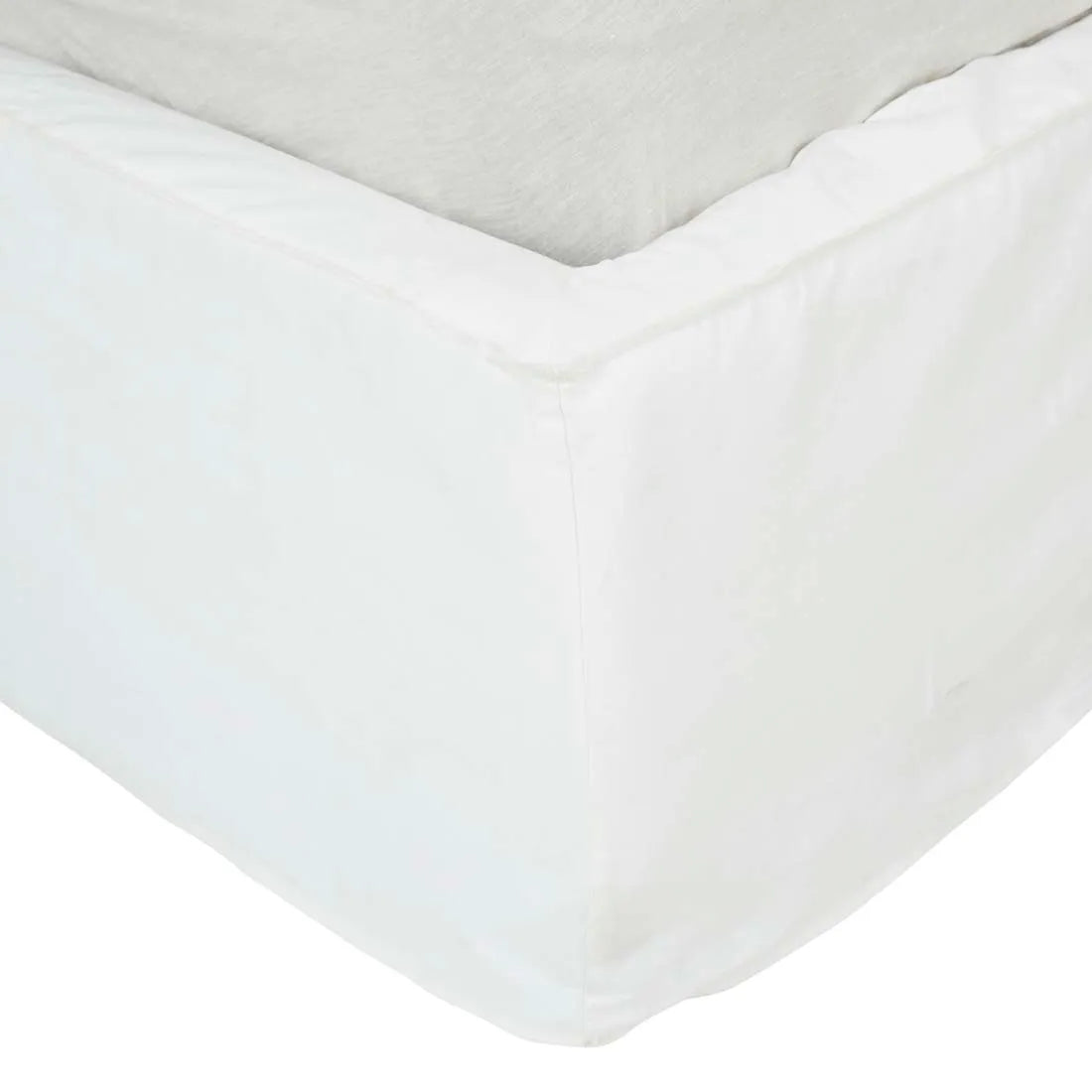 GlobeWest | Vittoria Slope Bed | Milk