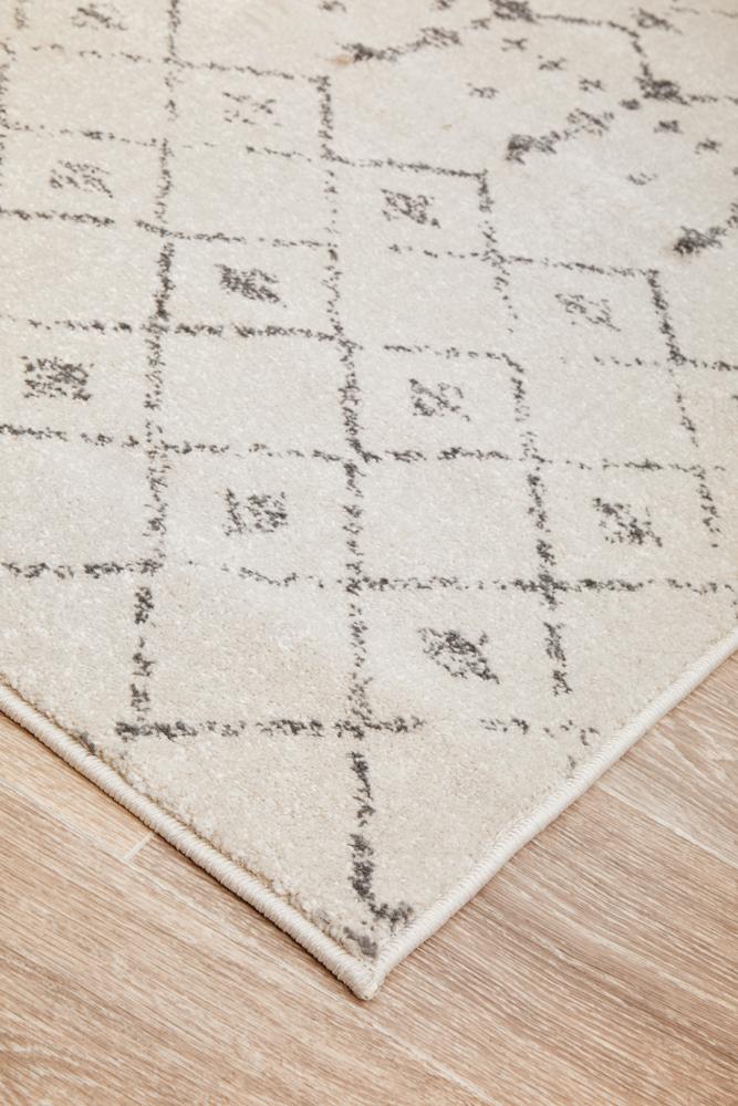 Monochrome Trellis Silver Rug