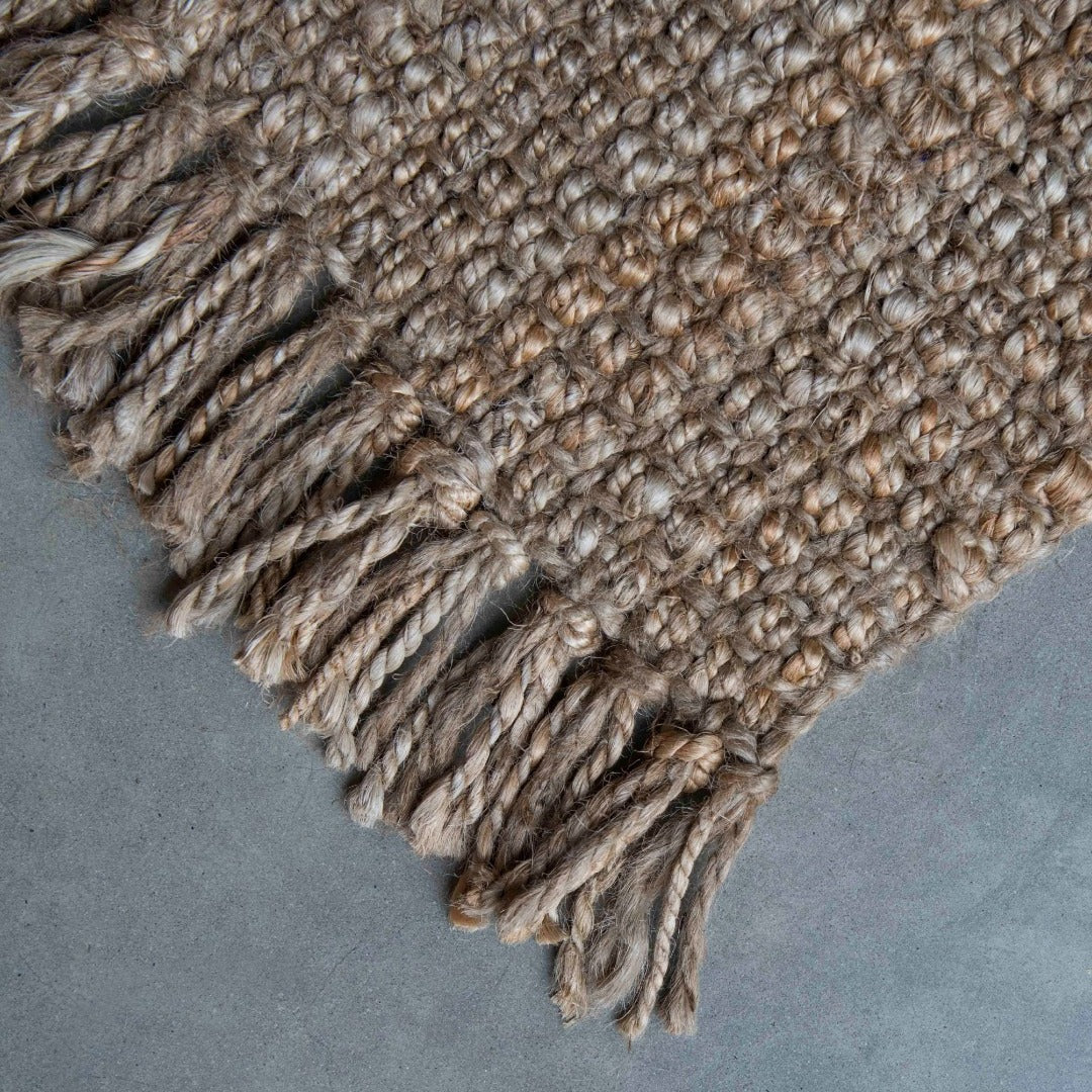 Natural jute rug with fringe