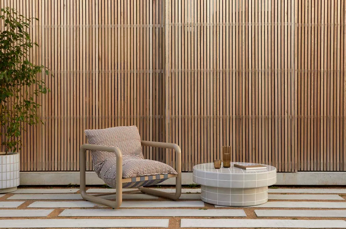 GlobeWest | Seville Tile Round Coffee Table | Pearl White