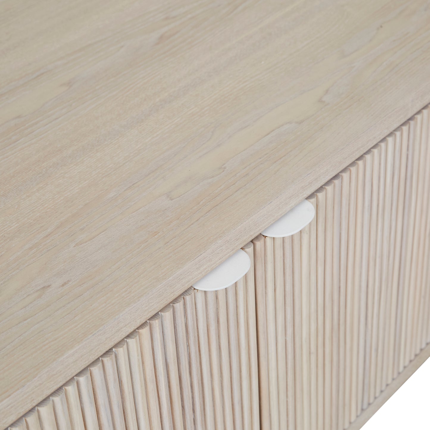 GlobeWest | Artie Ripple Entertainment Unit