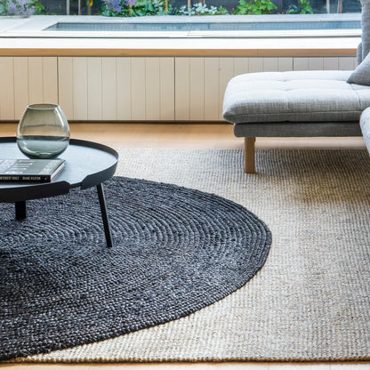 Carter rug with Black round